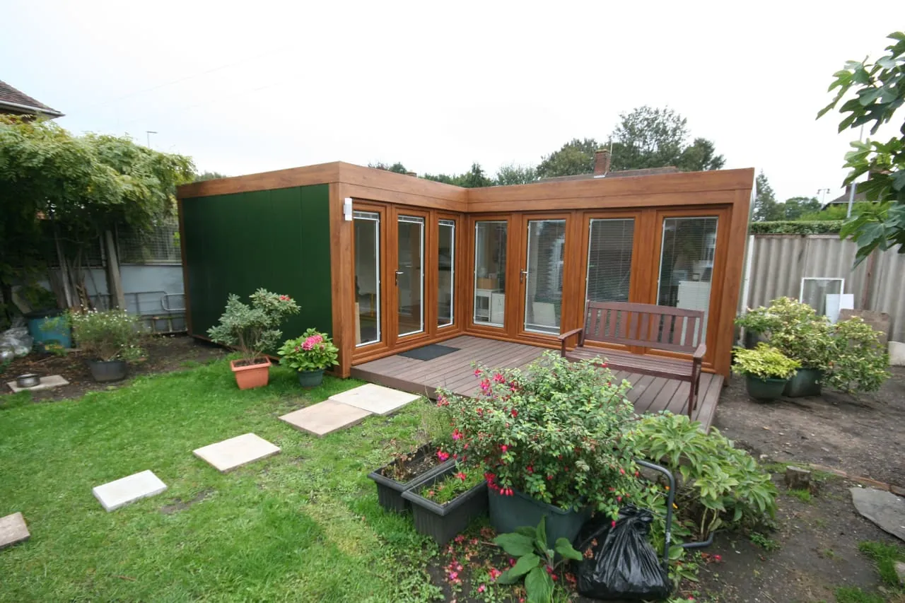 Jolanta's L-shape annexe, installed in six months